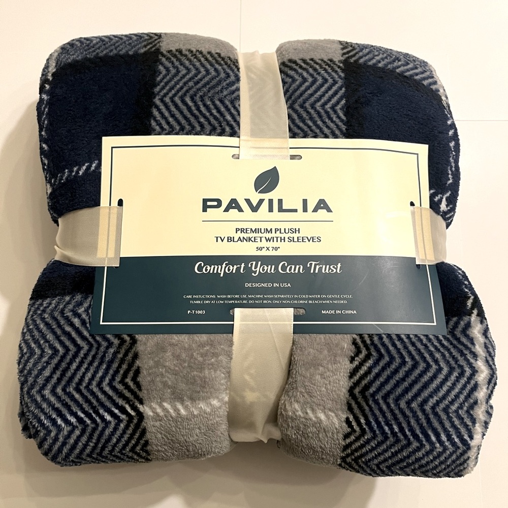 Pavilia TV Blanket w/ Sleeves